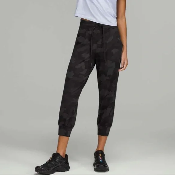 Lululemon Ready to Rulu High-Rise Crop Jogger
Heritage 365 Camo Deep Coal pants - Picture 3 of 4